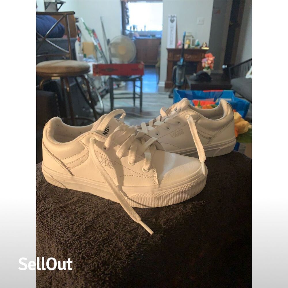 Vans Seldan Unisex White Canvas Sneakers Lace Up Casual Shoes Size 1.